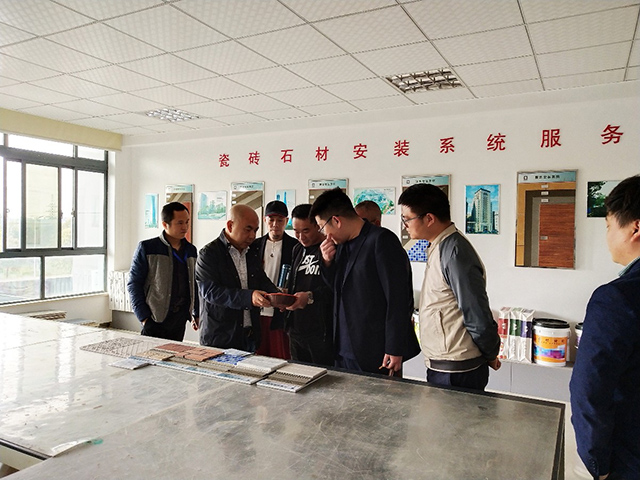 2019年(nian)4月16日(ri)綠(lv)城(cheng)裝(zhuang)飾(shi)公(gong)司(si)部(bu)分領導(dao)到(dao)我(wo)公(gong)司進(jin)行技術交(jiao)流