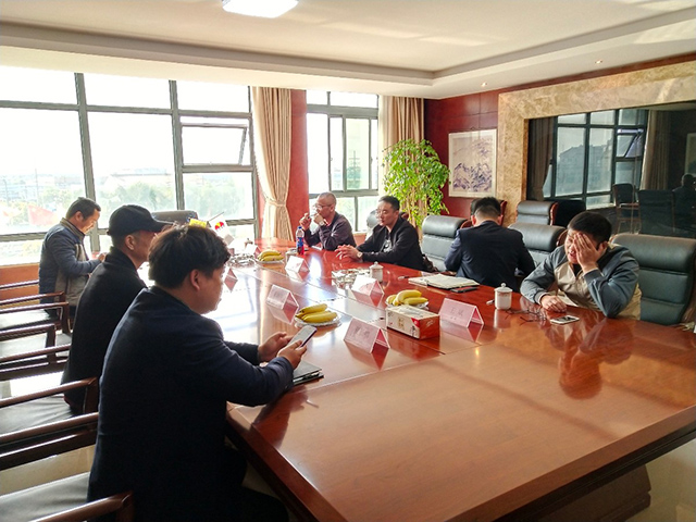 2019年4月(yue)16日綠城裝飾公司部分(fen)領(ling)導(dao)到(dao)我公司進(jin)行(xing)技術交(jiao)流(liu)